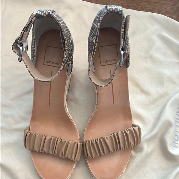 Dolce Vita Tan and Black Wedges with Snakeskin Print - Size 9 NWOB - Picture 5 of 6